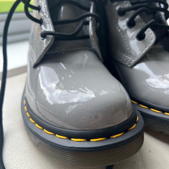 NEW BOOTS DR MARTENS SIZE 7 - Picture 4 of 8